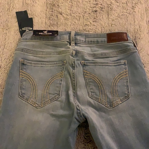 Hollister Low Rise Super Skinny Jeans in a Light Wash - Size 25 - Picture 5 of 5
